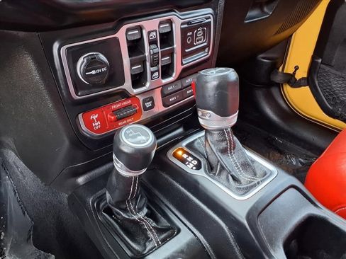 Used 2019 Jeep Wrangler Unlimited Rubicon w/ Cold Weather Group image 9