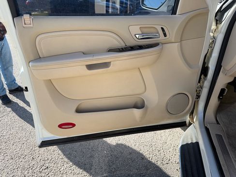 Used 2007 Cadillac Escalade AWD w/ Information Package image 14