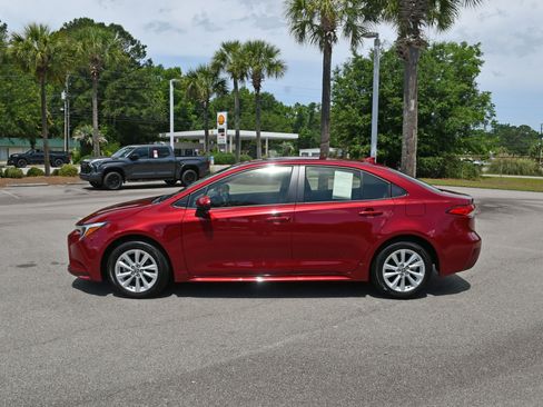 Used 2026 Toyota Corolla LE w/ LE Premium Package FWD image 5