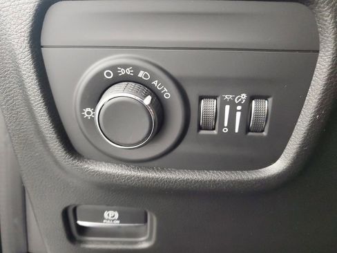 New 2025 Jeep Grand Cherokee Altitude image 27