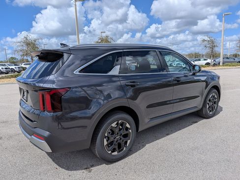 New 2026 Kia Sorento S FWD image 5