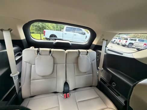 Used 2020 Ford Explorer XLT w/ Equipment Group 202A RWD image 8