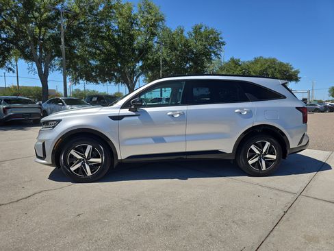 Certified 2022 Kia Sorento S FWD image 5