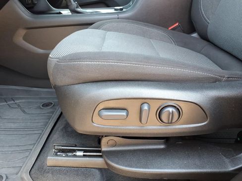 Used 2023 Chevrolet Traverse LT FWD image 18