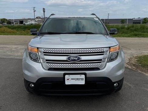 Used 2015 Ford Explorer XLT w/ Equipment Group 202B AWD/4WD image 38