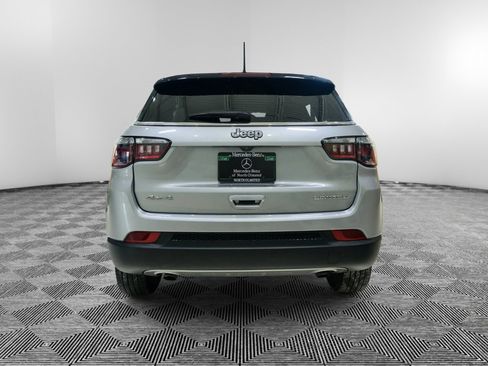 Used 2023 Jeep Compass Limited image 4