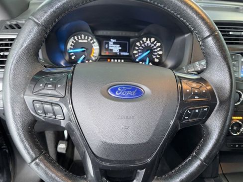 Used 2017 Ford Explorer XLT AWD/4WD image 12