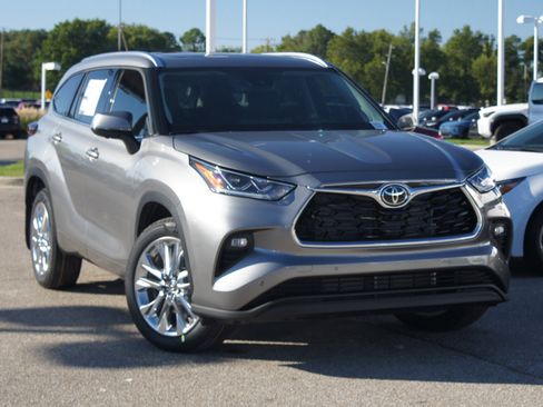 Used 2025 Toyota Highlander Limited image 7