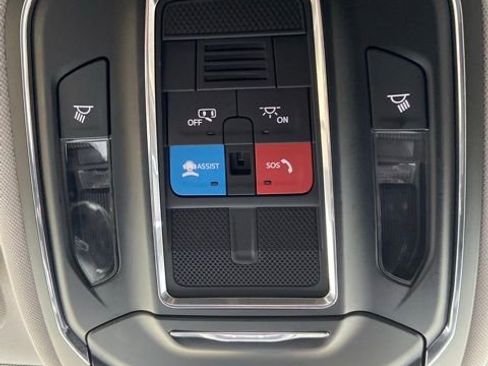 Used 2023 Jeep Grand Cherokee Laredo image 24