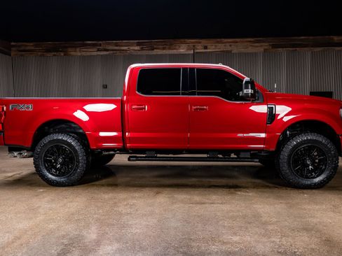 Used 2022 Ford F250 Lariat w/ Black Appearance Package image 11