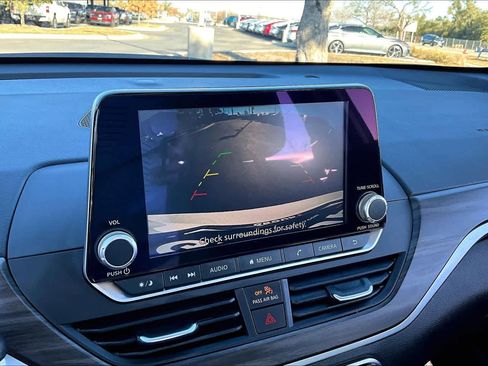 Used 2025 Nissan Altima 2.5 SV image 27