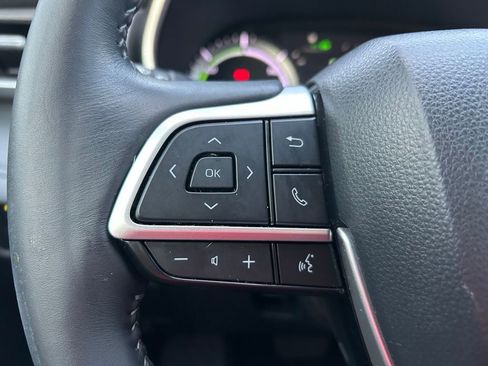 Used 2025 Toyota Highlander XLE AWD/4WD image 22