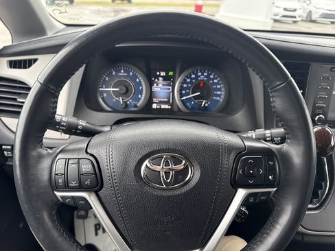 Certified 2020 Toyota Sienna Limited Premium image 22