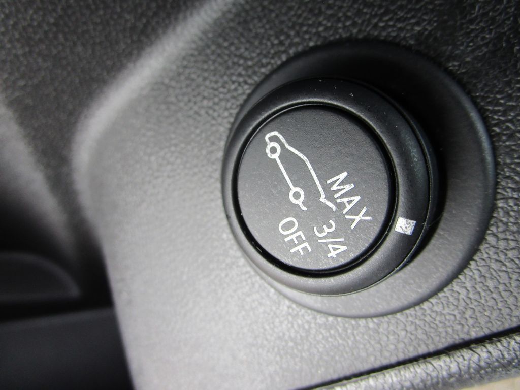 Used 2024 Chevrolet Equinox RS FWD image 27