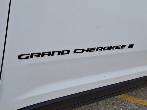Used 2021 Jeep Grand Cherokee L Laredo image 10