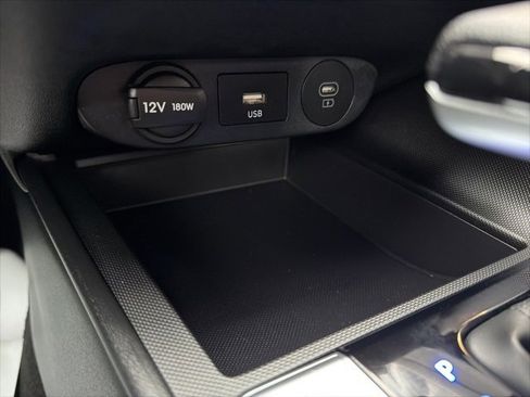 Used 2025 Hyundai Elantra SE image 25