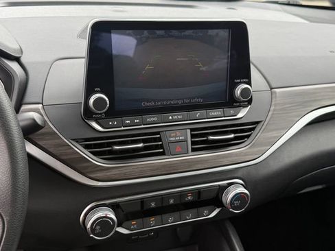 Used 2025 Nissan Altima 2.5 SV FWD image 18