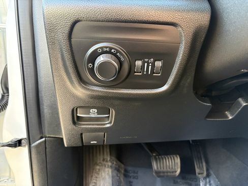 Certified 2024 Jeep Grand Cherokee L Laredo image 21