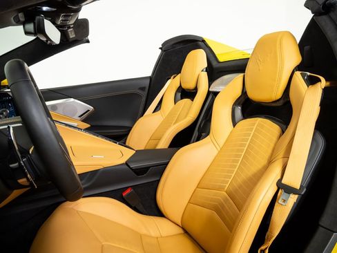 Used 2025 Chevrolet Corvette Stingray Premium Conv w/ 3LT image 5