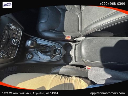Used 2020 Jeep Cherokee Limited AWD/4WD image 14