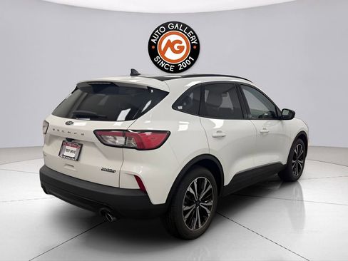 Used 2022 Ford Escape SE w/ SE Sport Appearance Package FWD image 3