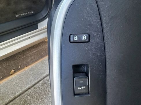 Used 2015 Toyota Prius Three image 30