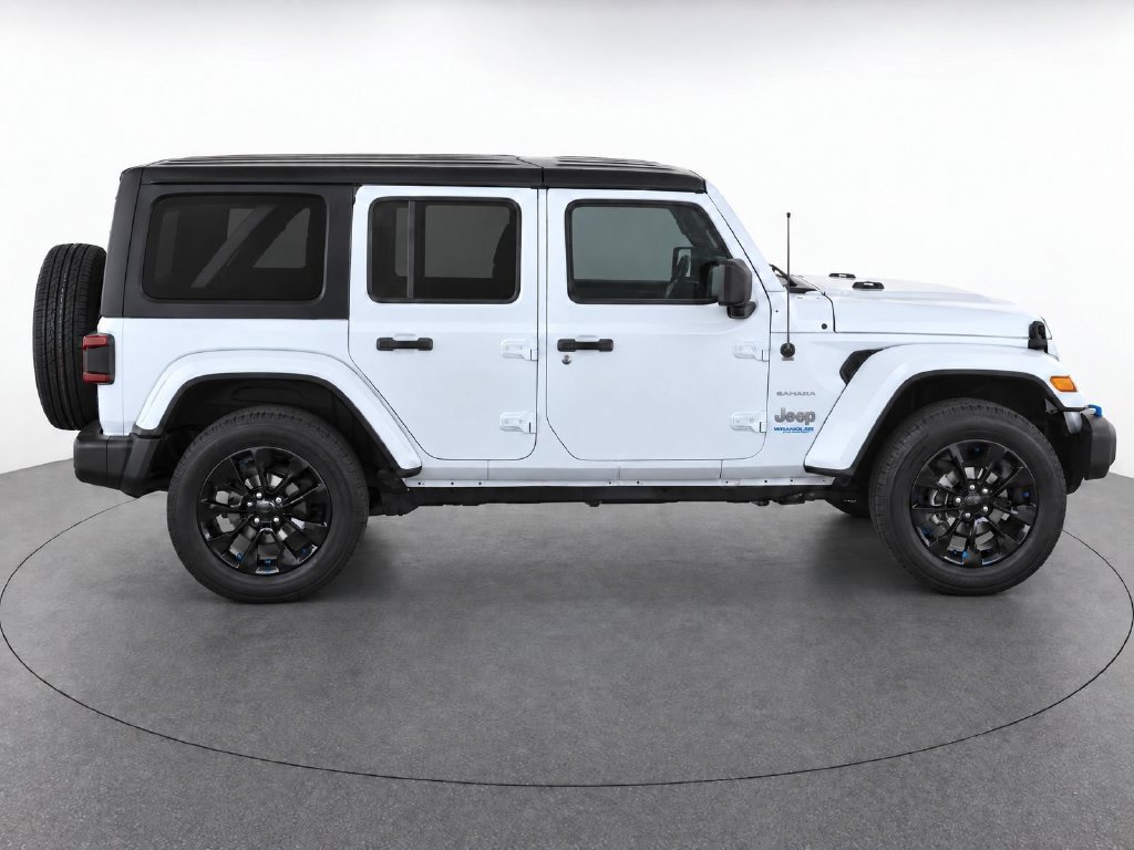 Used 2022 Jeep Wrangler Unlimited Sahara w/ Cold Weather Group AWD/4WD image 8