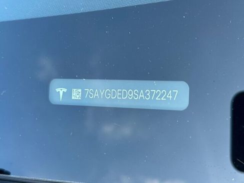 Used 2025 Tesla Model Y Long Range RWD image 4