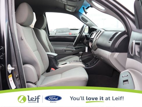 Used 2014 Toyota Tacoma PreRunner w/ SR5 Package image 32