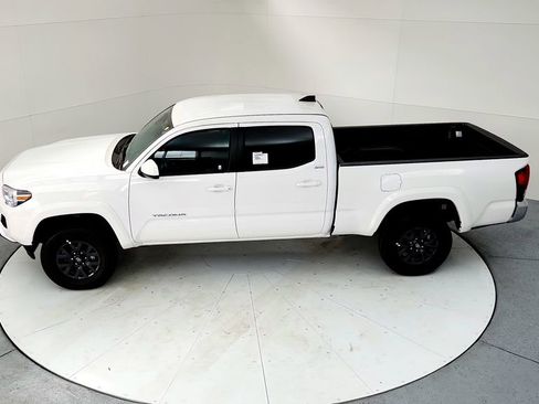 Certified 2023 Toyota Tacoma SR5 AWD/4WD image 16