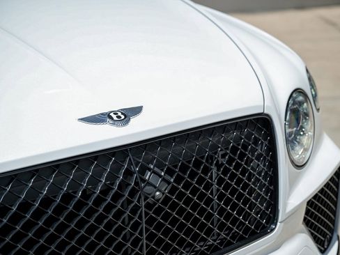 New 2025 Bentley Bentayga AWD/4WD image 8