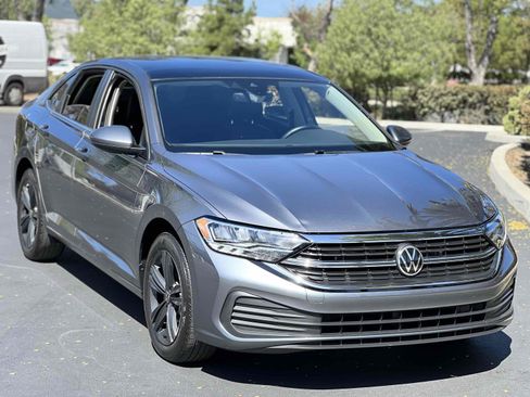 Used 2023 Volkswagen Jetta SE w/ Panoramic Sunroof Package FWD image 17