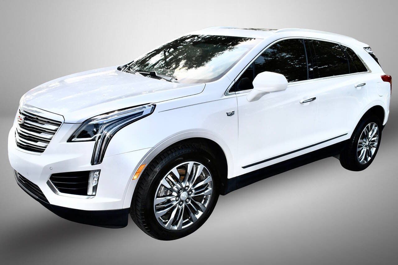 Used 2017 Cadillac XT5 Premium Luxury w/ LPO, Wheel Lock Package AWD/4WD image 3