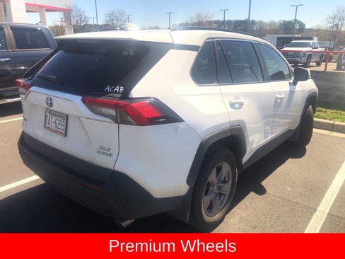 Used 2024 Toyota RAV4 XLE w/ Convenience Package image 4