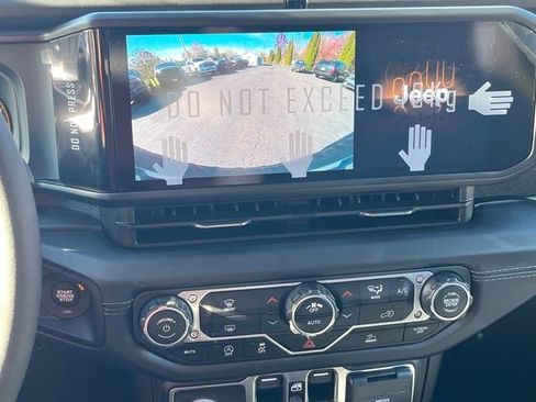 New 2025 Jeep Wrangler Unlimited Rubicon image 29