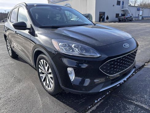 Used 2022 Ford Escape Titanium image 3