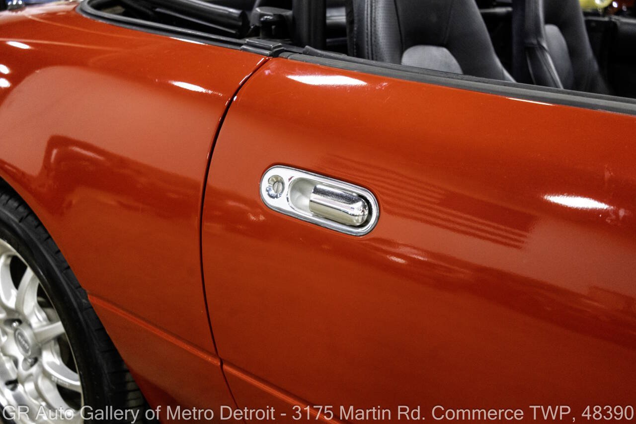 Used 1996 MAZDA MX-5 Miata RWD image 32
