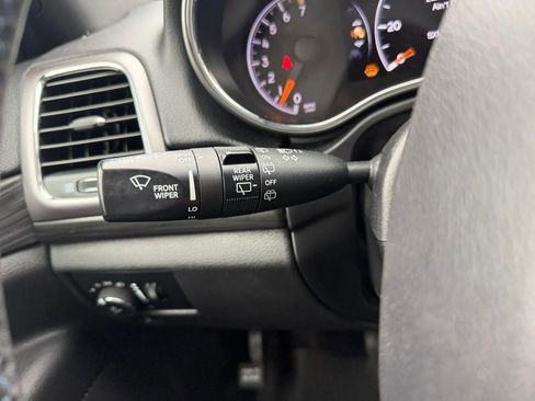Used 2019 Jeep Grand Cherokee Laredo AWD/4WD image 21