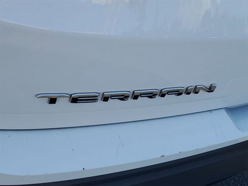 Used 2024 GMC Terrain SLE image 27