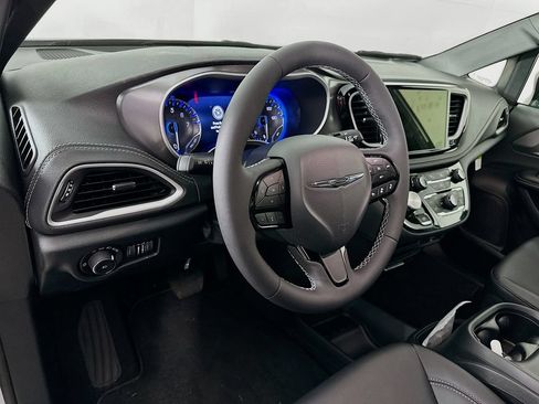 New 2026 Chrysler Pacifica Select w/ S Appearance Package AWD/4WD image 13