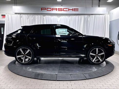 New 2026 Porsche Cayenne Coupe AWD/4WD image 8