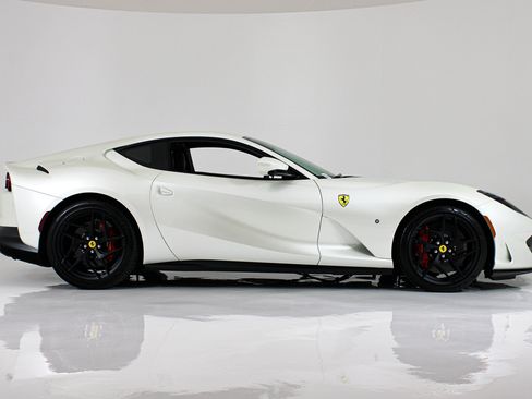 Used 2020 Ferrari 812 Superfast RWD image 10