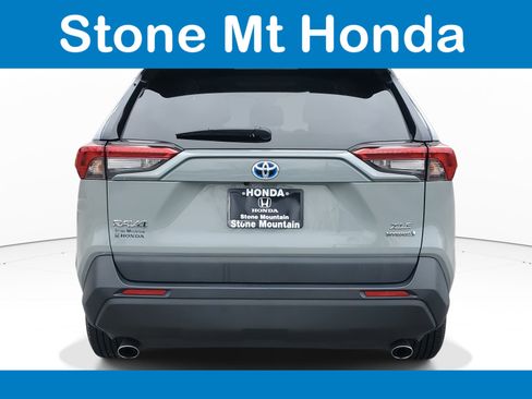 Used 2022 Toyota RAV4 XLE image 5