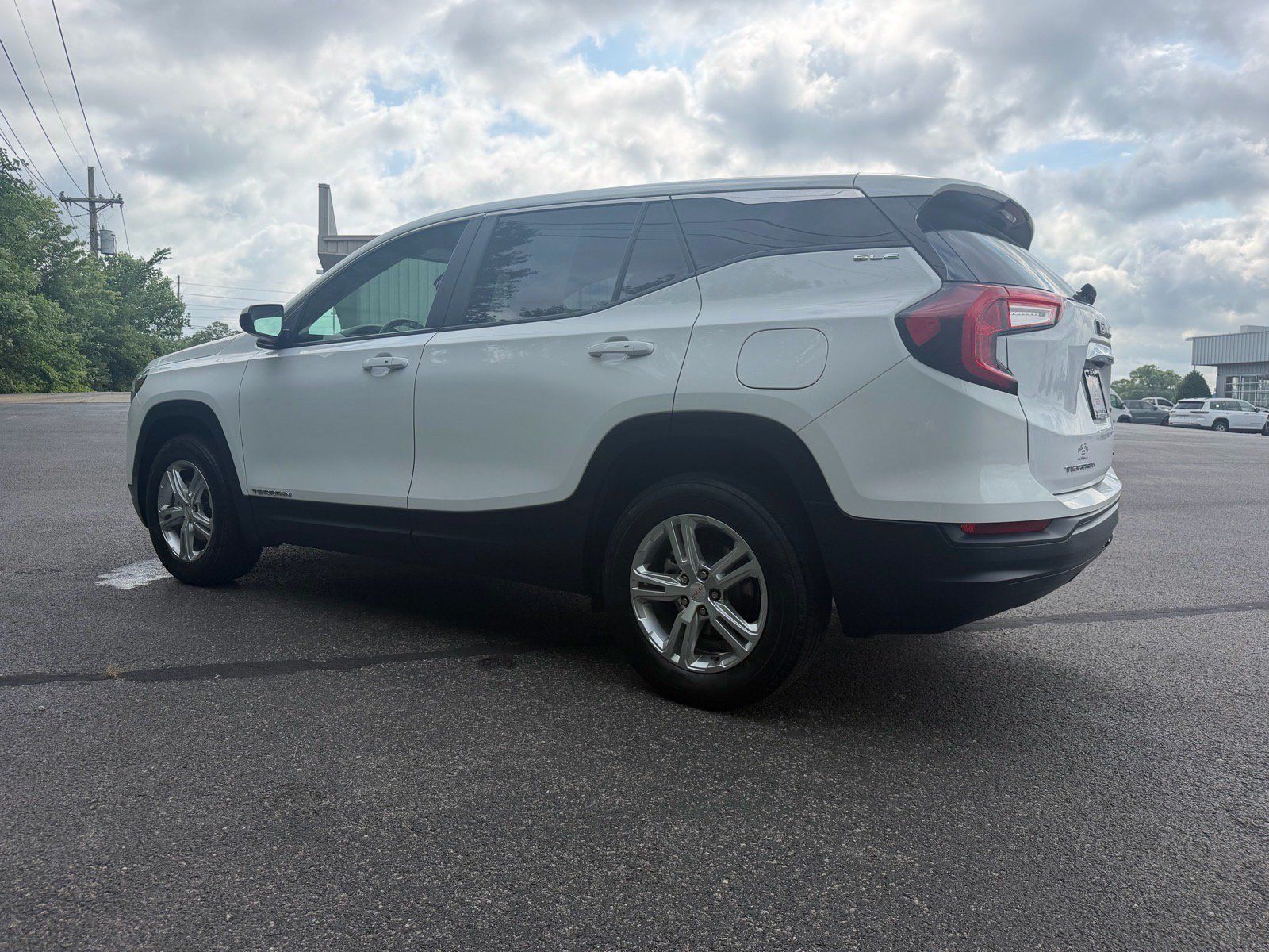 Used 2024 GMC Terrain SLE AWD/4WD image 10