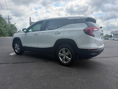 Used 2024 GMC Terrain SLE AWD/4WD image 10