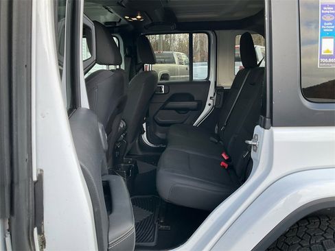 Used 2020 Jeep Wrangler Unlimited Sahara image 14