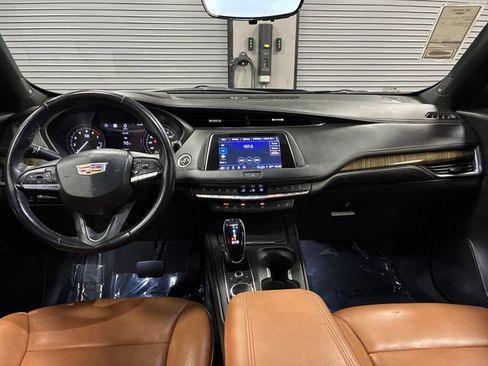 Used 2022 Cadillac XT4 Premium Luxury w/ Technology Package AWD/4WD image 12