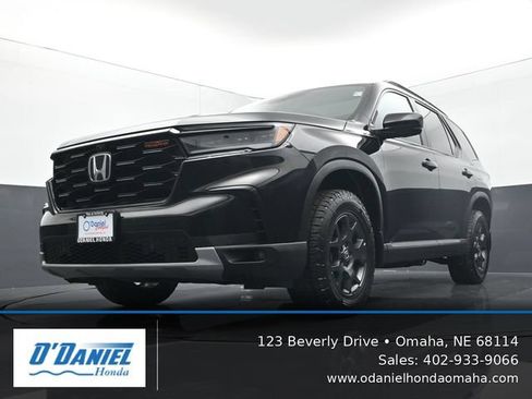 Used 2025 Honda Pilot TrailSport image 9