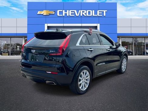 Used 2023 Cadillac XT4 Luxury w/ Cold Weather Package AWD/4WD image 4