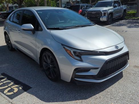 Certified 2024 Toyota Corolla SE FWD image 3
